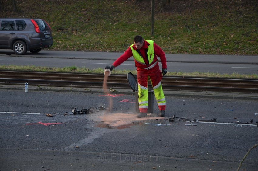 VU PKW Baum Koeln Muelheim Pfaelzischer Ring P105.JPG